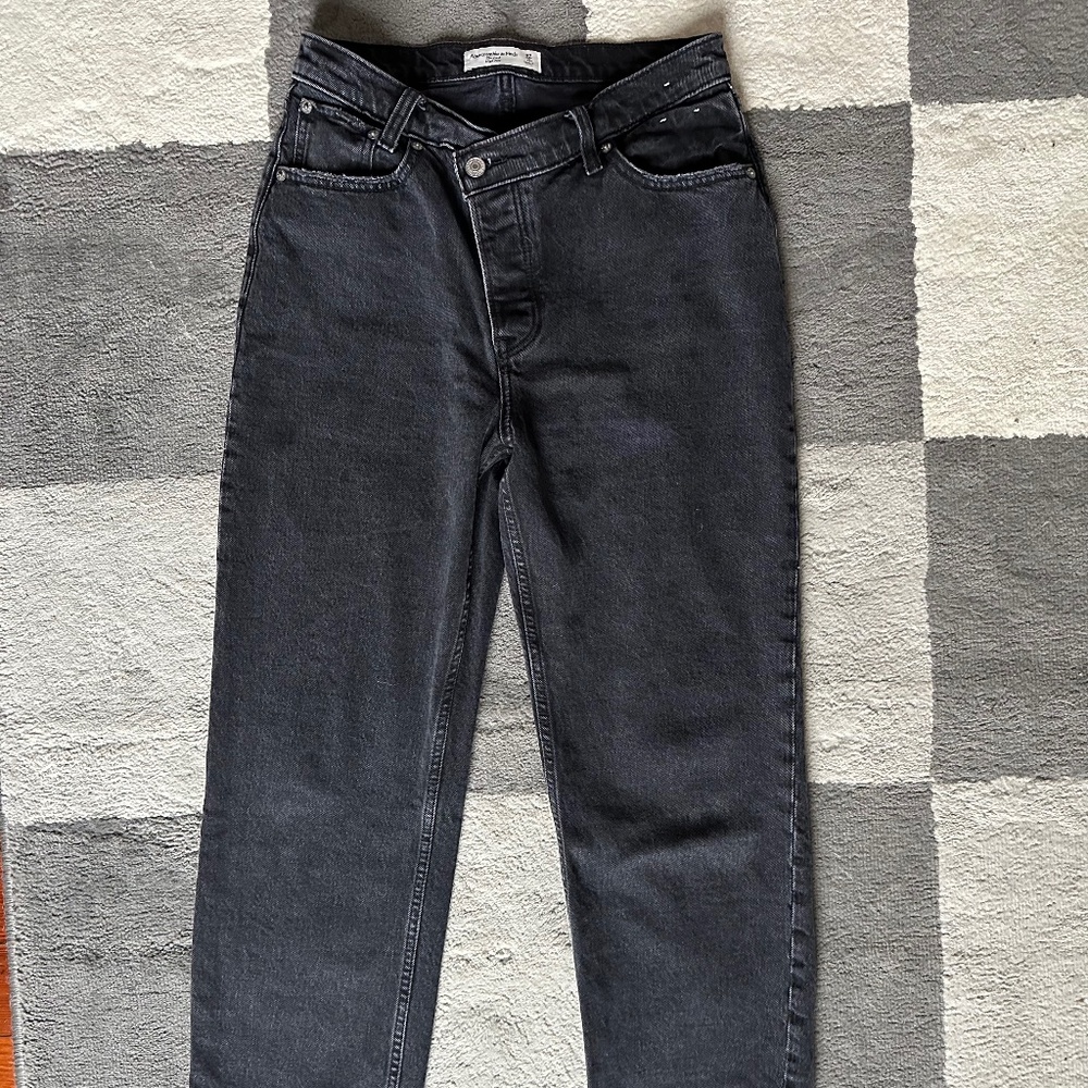 Abercrombie and Fitch Dad Jeans with Criss-Cross Waistband in Black 27(4)S